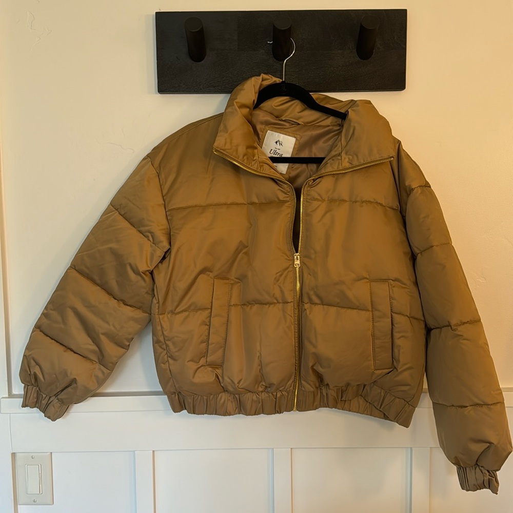 brand new never worn tan gold puff jacket abercrombie & fitch tags still on